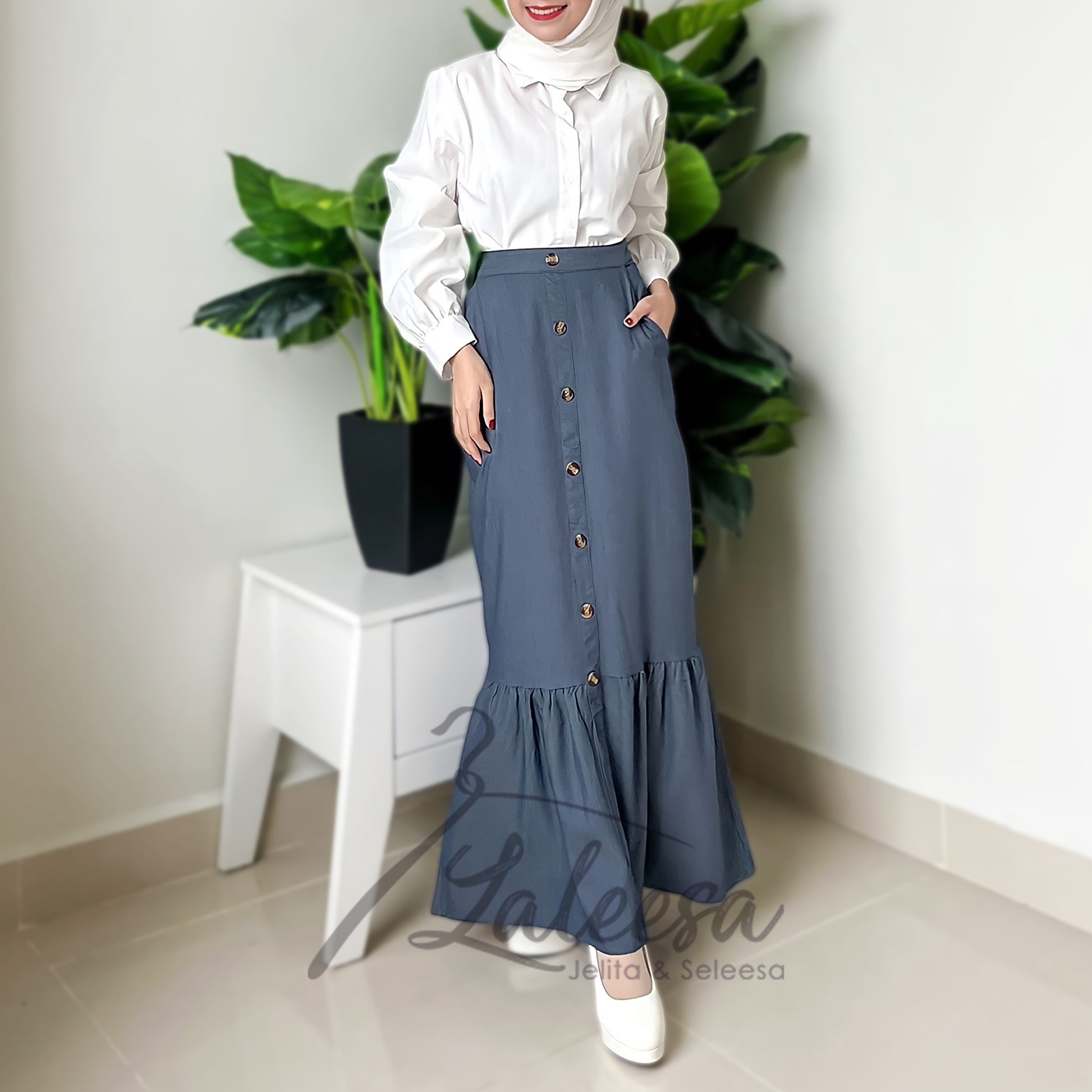 modest fashion flannel outfit baggy jeans | Flannel outfits, Muslim outfits  casual, Flannel shirt outfit